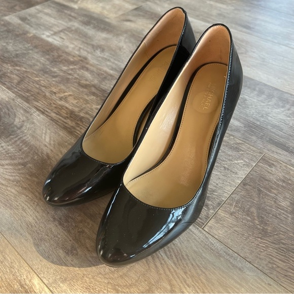 MICHAEL Michael Kors Shoes - Michael Kors Almond Toe Patent Heels - Black